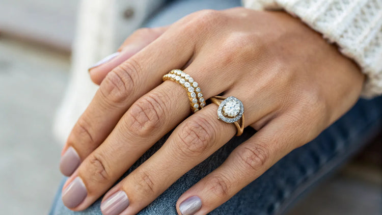 What Finger Should a Promise Ring Be Worn On? A Modern Guide to Placement, Symbolism, and Style
