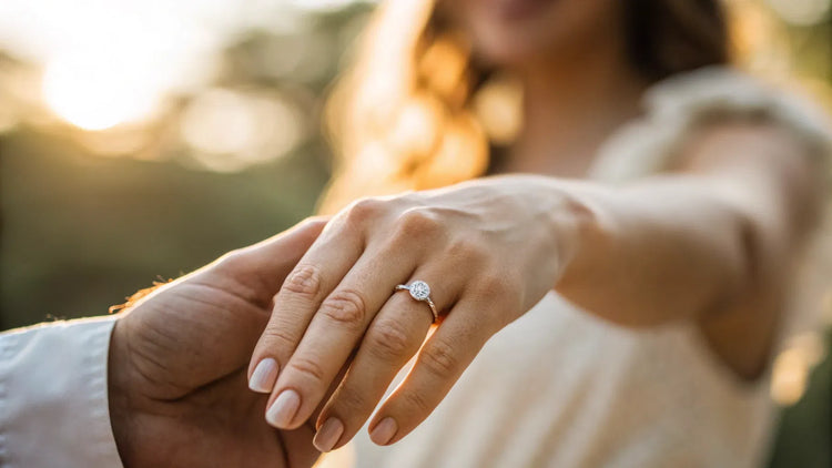 What Hand and Finger for a Promise Ring: A Comprehensive Guide