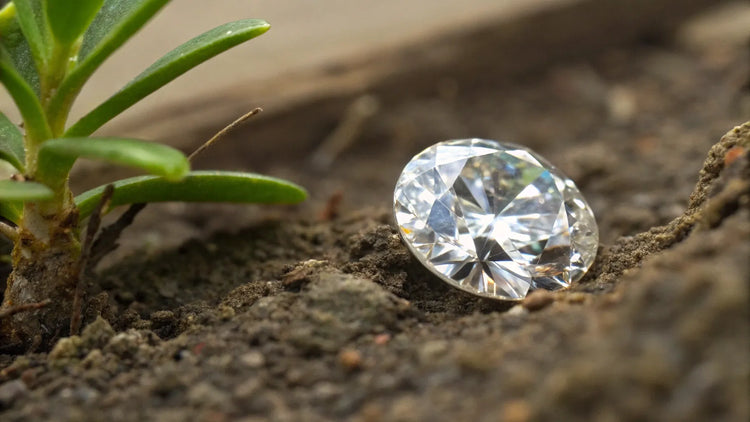 What is VS1 Clarity in a Diamond? Understanding the Quality of Your Sparkle