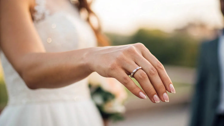 What Side Do Women Wear Wedding Ring: Tradition And Choice