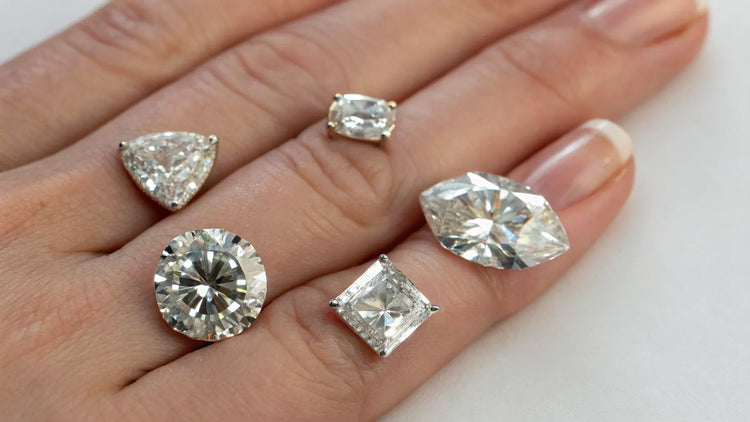 What Diamond Shape Looks Best on Short Fingers: A Comprehensive Guide