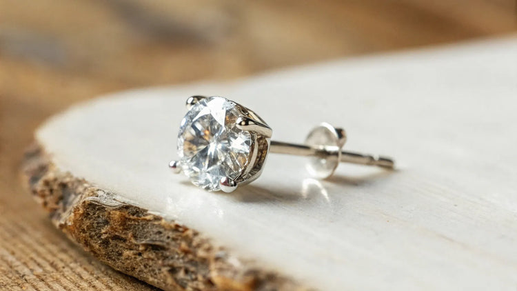 Can You Buy One Diamond Stud Earring? The Luxurious Choice for Individuality