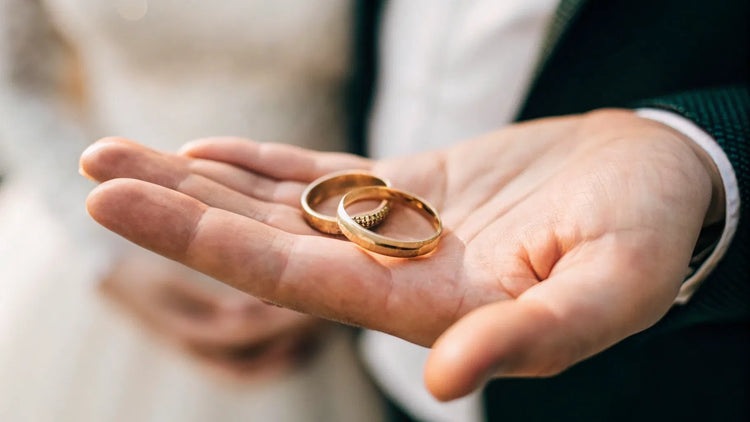 What Order Should You Wear Your Wedding Rings
