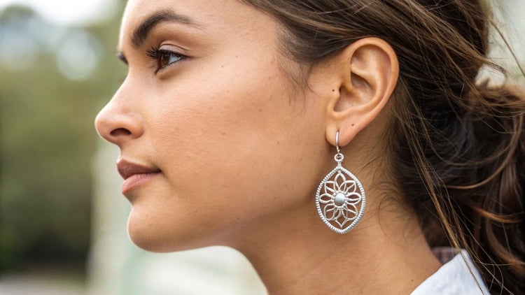 Do Sterling Silver Earrings Turn Your Ears Green? Understanding the Truth Behind Skin Discoloration