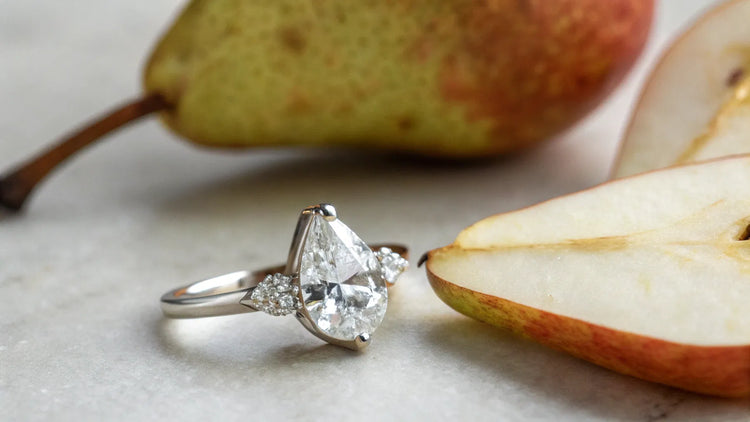 Which Way Do You Wear a Pear Shaped Diamond? The Ultimate Guide to Styling Your Pear-Shaped Ring