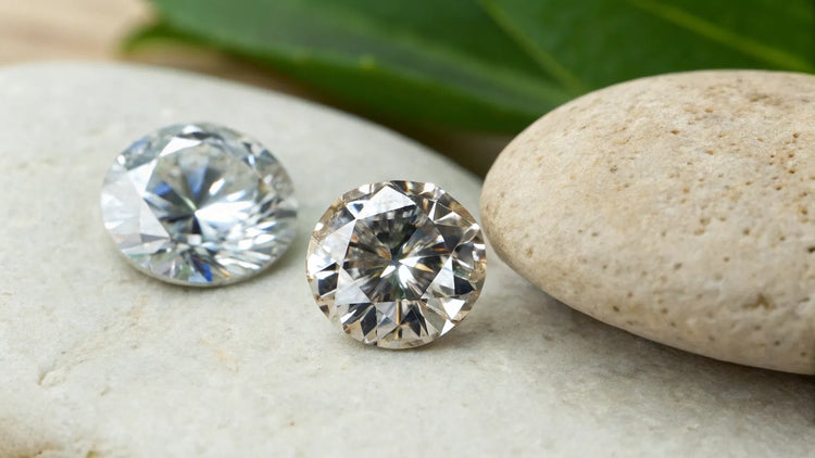 What's the Difference Between Moissanite and Lab Diamonds?