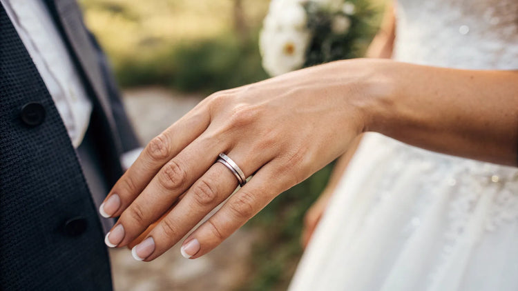 What Hand Do U Put A Wedding Ring On