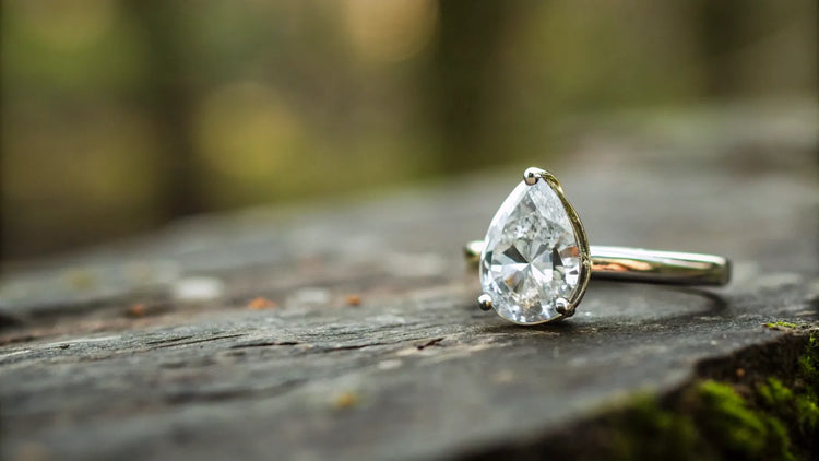 Which Way Should a Pear-Shaped Diamond Be Worn? An In-Depth Guide