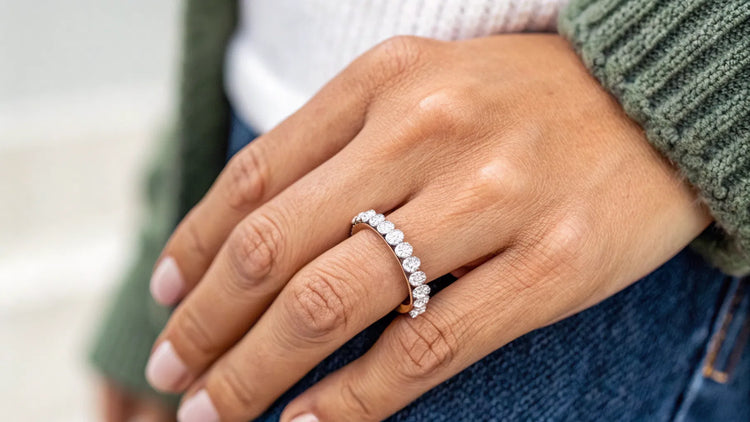 Can You Wear an Eternity Ring on Your Right Hand? Exploring the Versatility of This Timeless Piece