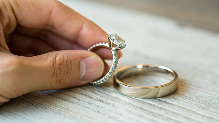 Should Engagement Ring And Wedding Band Be The Same Size?