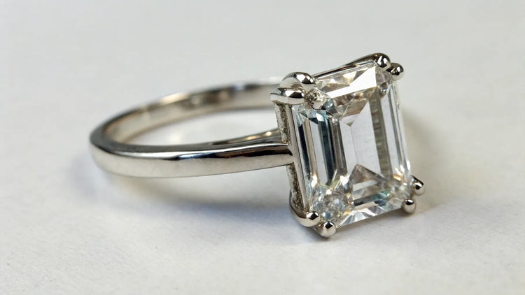What Does a 2 Carat Emerald Cut Diamond Look Like? Understanding Beauty and Elegance in Jewelry