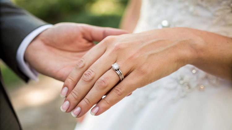 What Order Do You Wear Wedding And Engagement Rings
