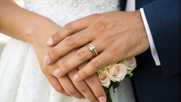 What Hand Should You Wear Your Wedding Ring