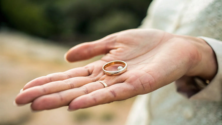 Can You Sleep with Your Wedding Ring On? Exploring the Pros, Cons, and Best Practices