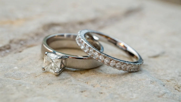 Should Engagement Ring and Wedding Band Be the Same Width?