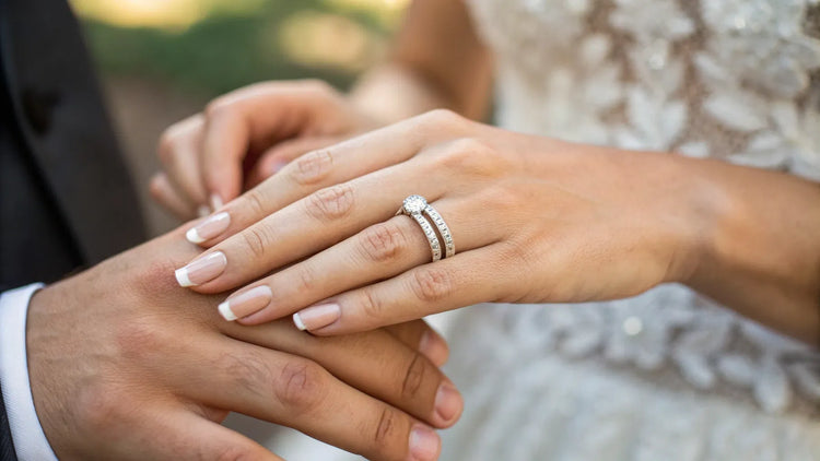 What Finger to Wear an Eternity Ring: A Comprehensive Guide