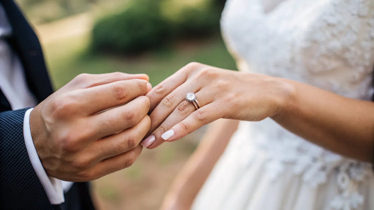 Do You Wear Your Wedding Ring And Engagement Ring Together?