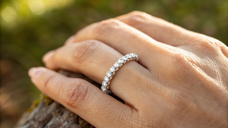 Can I Wear an Eternity Ring as a Wedding Ring? Exploring the Timeless Beauty of Eternity Rings