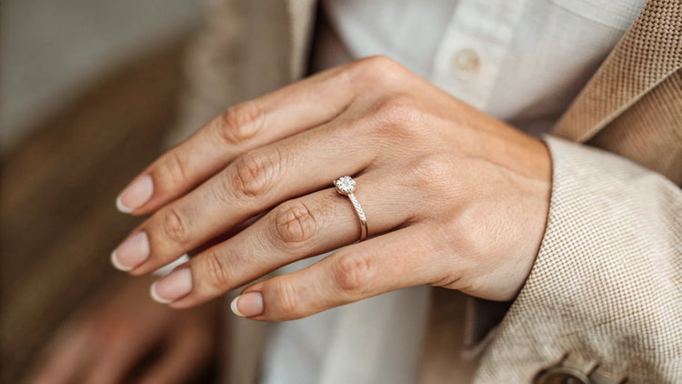 Why Does My Wedding Ring Finger Itch?