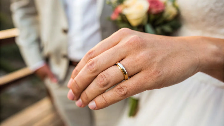 Why Does My Wedding Ring Turn My Finger Black