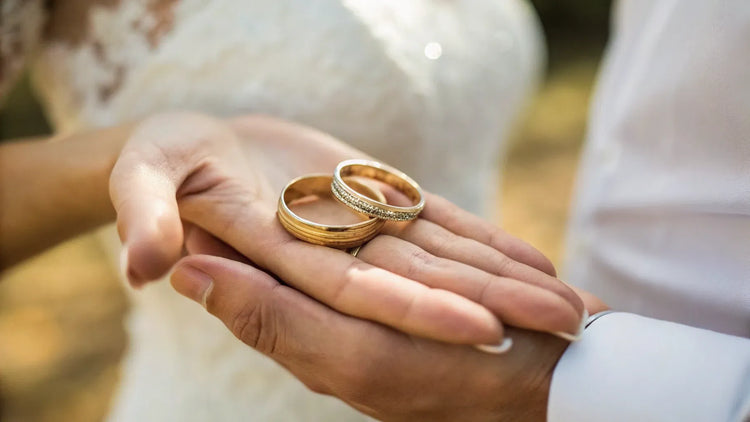What's the Proper Way to Wear Wedding Rings