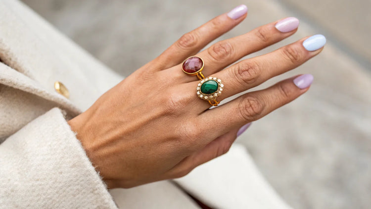 What Finger Should a Promise Ring Go On: A Comprehensive Guide