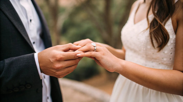 How to Give a Promise Ring to Someone: A Thoughtful Guide to Express Your Commitment