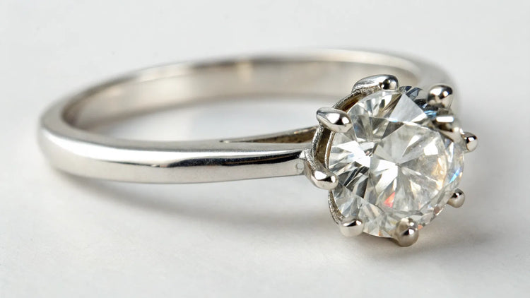 Is VS1 Diamond Clarity Good? Understanding the Value of VS1 Diamonds