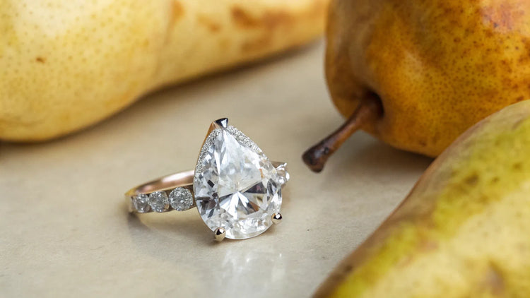 The Ultimate Guide to Wearing Pear-Shaped Diamonds: Which Way Does a Pear-Shaped Diamond Face?
