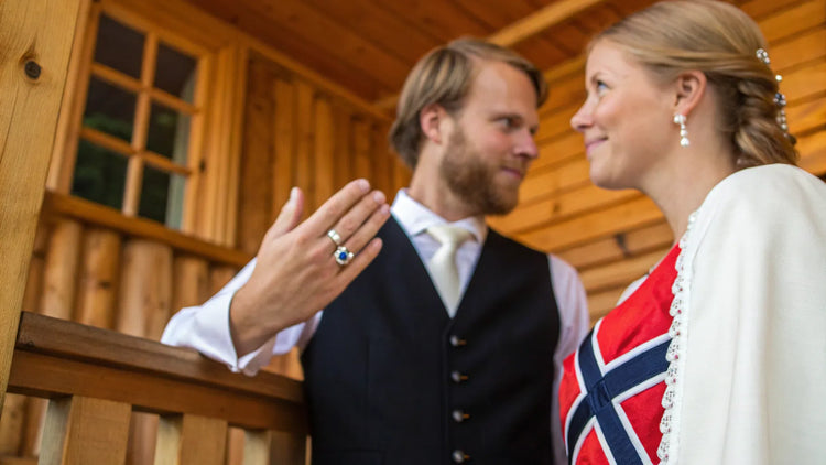Do Norwegians Wear Wedding Rings On Right Hand?