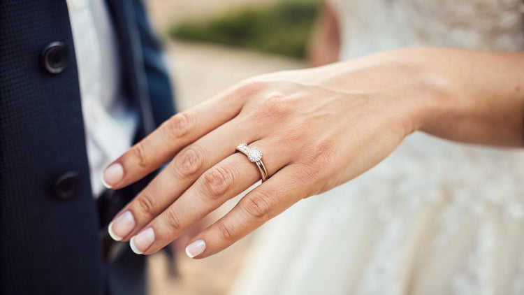 What Hand Should You Wear Your Wedding Ring On