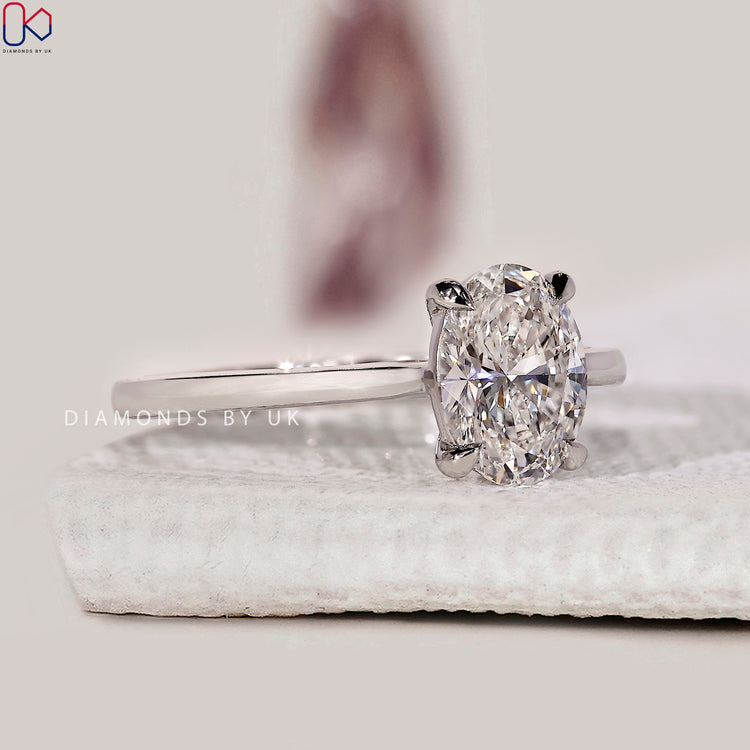 4 claw prong setting with Buy engagement ring.
