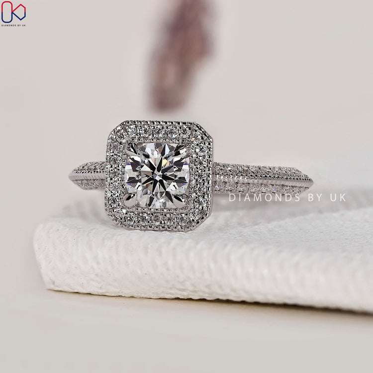 Migrain ring with unique detailing and intricate craftsmanship.
