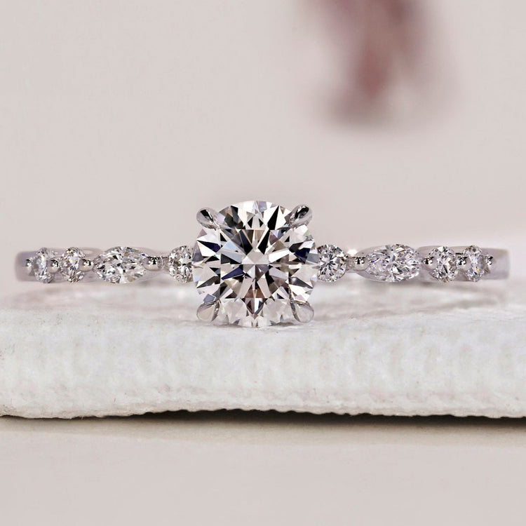 White Gold Engagement Ring - Round Diamond