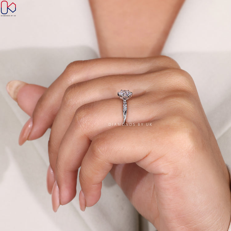 Round diamond ring with side stones
