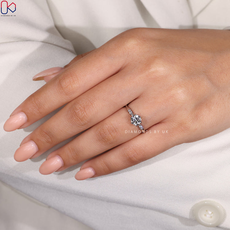 Diamondsbyuk twisted band diamond ring

