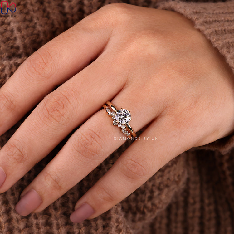 Diamondsbyuk bridal set with solitaire ring and prong setting wedding band.
