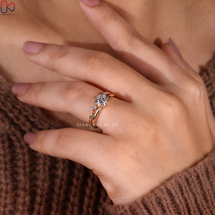 Solitaire setting ring with round diamond wedding band and curved design.

