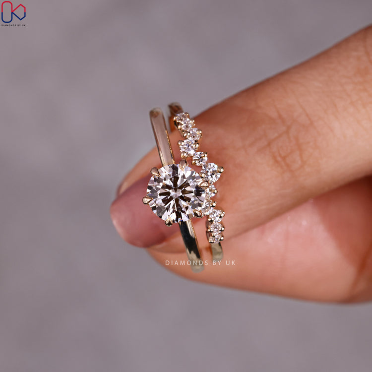 Buy bridal set with round cut ring and curved wedding band in yellow gold.
