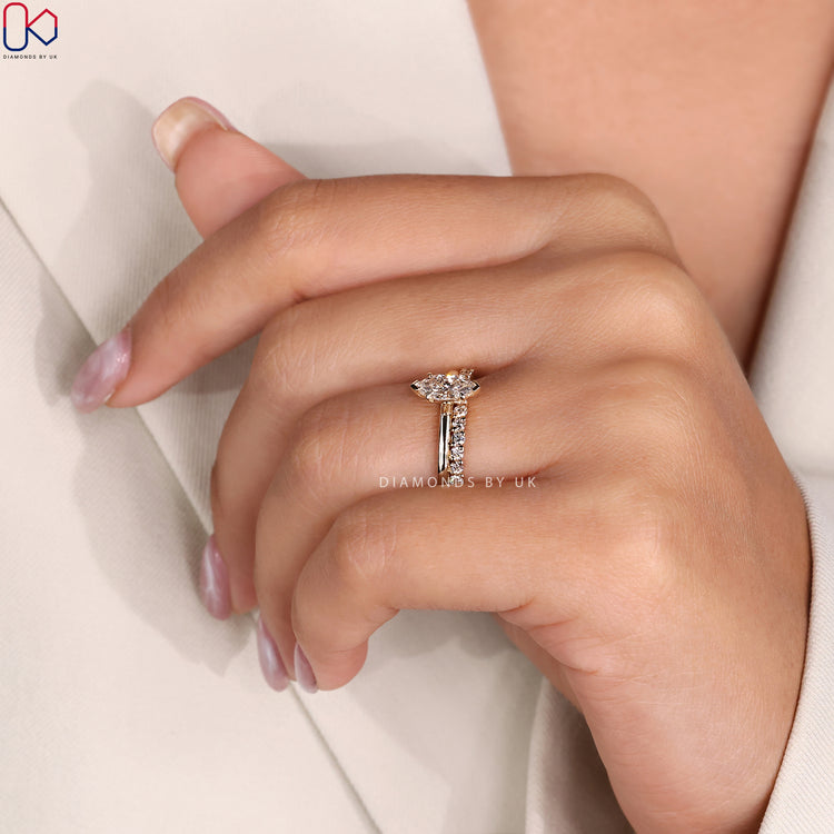 Solitaire engagement ring with a stunning centre diamond.

