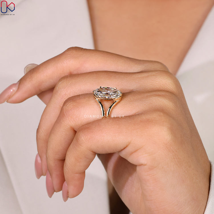 Customize ring with 6 claw prong and oval diamond.
