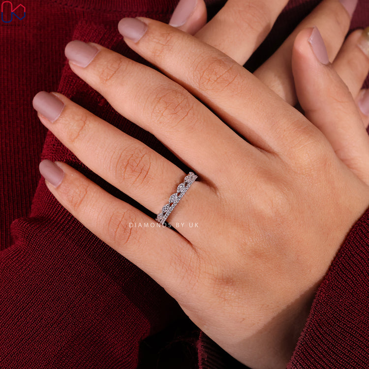 Customise wedding band with round cut wedding band and milgrain details.
