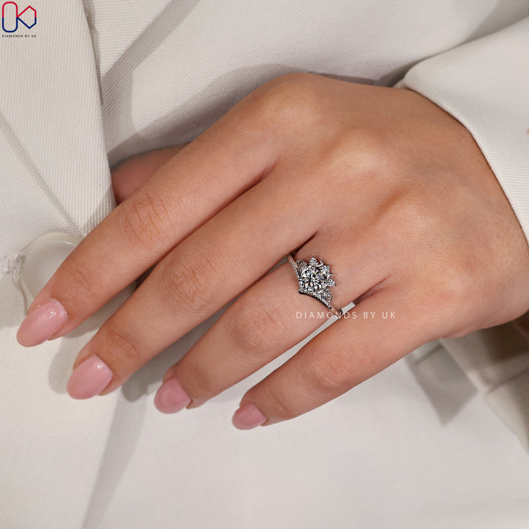 IGI certified diamond ring with superior quality.
