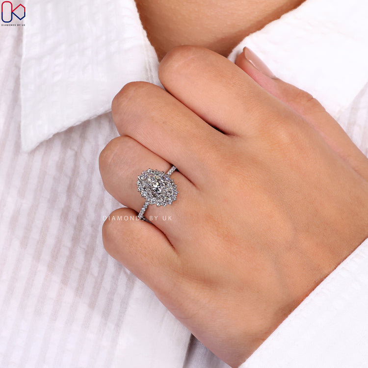 Buy engagement ring for a perfect proposal.

