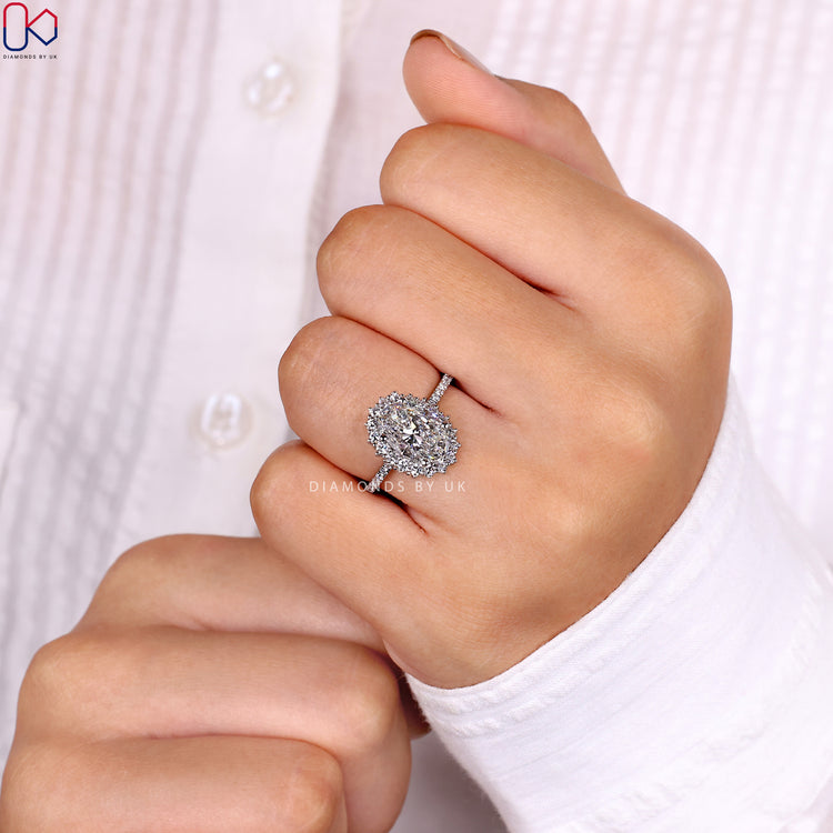 Stunning halo ring for a timeless look.
