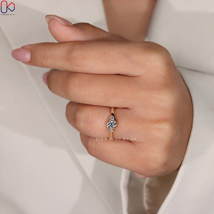 IGI certified diamond ring for assured quality.
