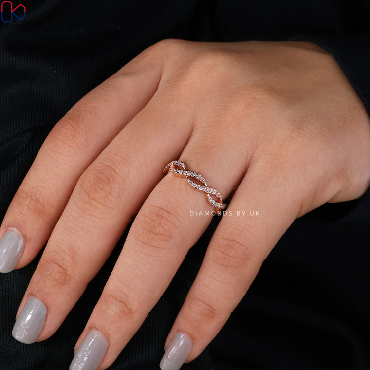 Diamondsbyuk band crafted with rose gold and Lab Grown Diamond.