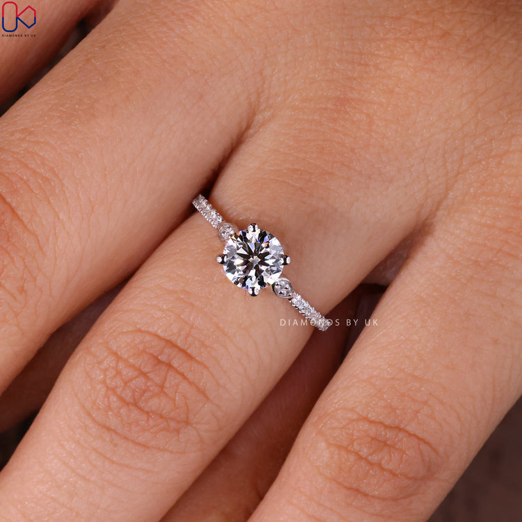 IGI certified engagement ring with top-quality Lab Grown Diamonds.
