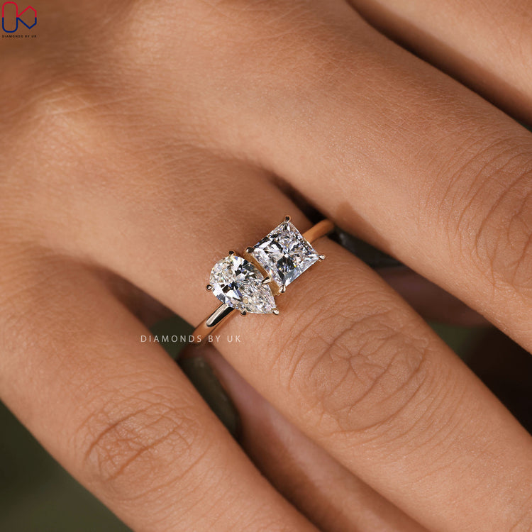 Princess diamond ring showcasing brilliance and fine proportions.
