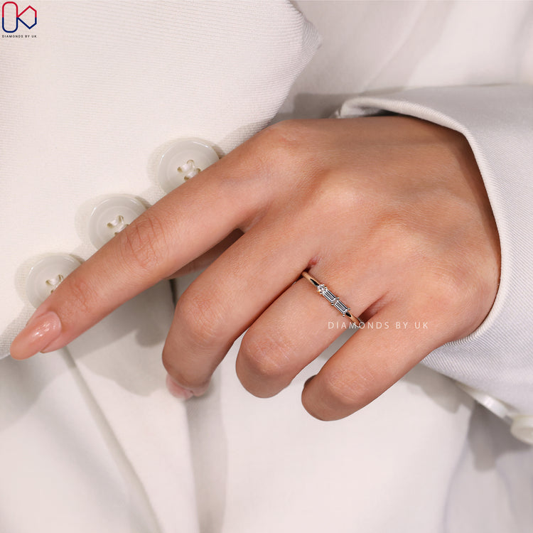 IGI certified yellow gold diamond wedding band ensuring top-quality diamonds.

